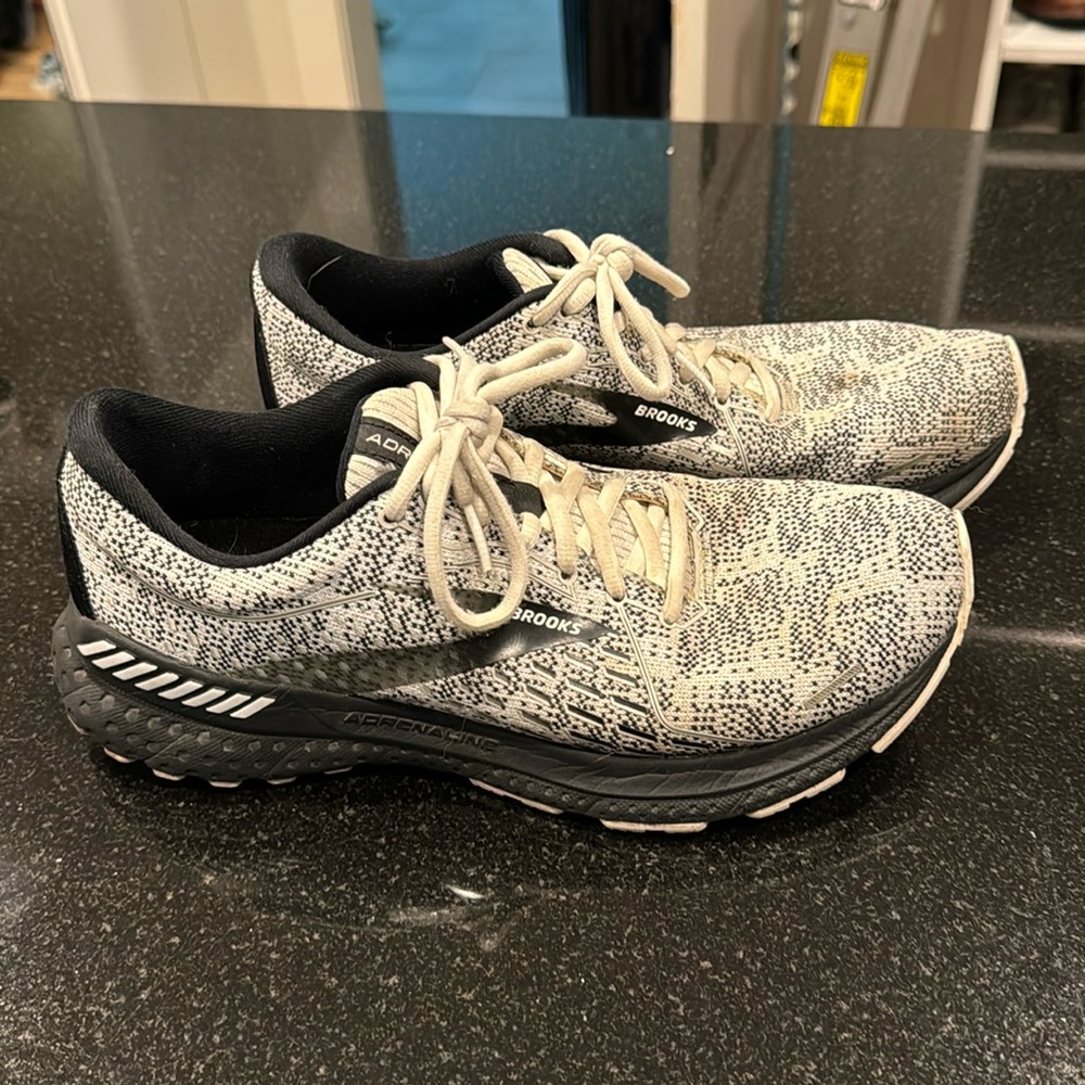 Brooks adrenaline 21 size 10 women’s.